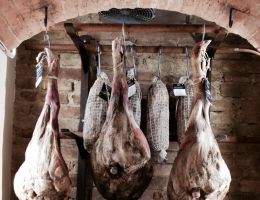 Immagine 1 di PROSCIUTTO CRUDO DI CINGHIALE DI SAN GIMIGNANO LA BUCA DI  MONTAUTO
