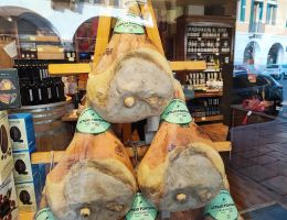 Immagine 4 di PROSCIUTTO CRUDO VENETO BERICO EUGANEO D.O.P. PROSCIUTTIFICIO ATTILIO FONTANA