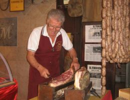 Immagine 3 di PROSCIUTTO CRUDO DI MONTOPOLI AFFINATO SOTTO CENERE