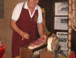 Immagine 4 di PROSCIUTTO CRUDO DI MONTOPOLI AFFINATO SOTTO CENERE