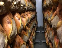 Immagine 1 di PROSCIUTTO CRUDO DI MODENA D.O.P. SALUMIFICIO FRATELLI GUERZONI