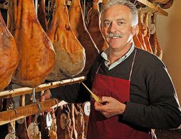 Immagine 1 di PROSCIUTTO CRUDO LEGGERMENTE AFFUMICATO D'OSVALDO DI CORMONS
