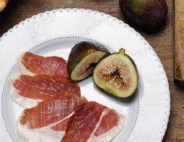 Immagine 2 di PROSCIUTTO CRUDO LEGGERMENTE AFFUMICATO D'OSVALDO DI CORMONS