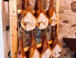 Immagine 4 di PROSCIUTTO CRUDO DI SUINO NERO DEI NEBRODI SEBASTIANO AGOSTINO NINONE