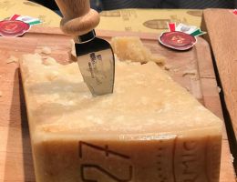 Immagine 1 di PARMIGIANO REGGIANO D.O.P. 24 MESI CASEARIA MONTECOPPE