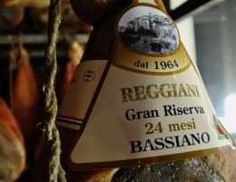 Immagine 1 di PROSCIUTTO CRUDO BASSIANO “GRAN RISERVA” 24 MESI