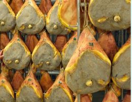 Immagine 1 di PROSCIUTTO CRUDO DI BASCIANO I SALUMIERI DI CASTEL CASTAGNA