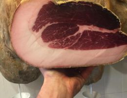 Immagine 4 di PROSCIUTTO CRUDO DI MORA ROMAGNOLA  AGRI SALUMIFICIO ZAVOLI