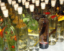 Immagine 1 di GRAPPA CON  ERBE IN INFUSIONE GRAPPERIA ARTIGIANALE ALÌ 1950