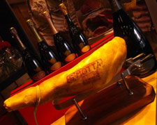 Immagine 1 di PROSCIUTTO CRUDO DOLCE STAGIONATURA A LANGHIRANO SALUMI MOTTA