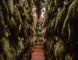 Immagine 2 di PROSCIUTTO CRUDO LUPATELLINO STAGIONATO SALUMIFICIO I LUPATELLI
