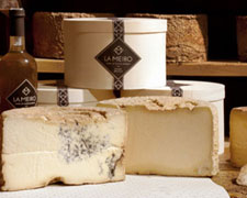 Immagine 1 di CASTELMAGNO D.O.P. DI ALPEGGIO CASEIFICIO LA MEIRO TERRE DI CASTELMAGNO