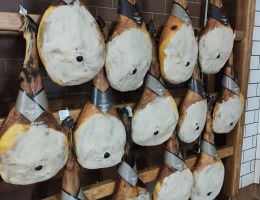 Immagine 3 di PROSCIUTTO CRUDO DI SUINO NERO CASERTANO