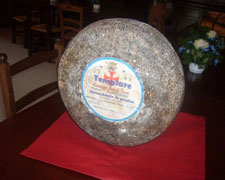 Immagine 2 di PECORINO STAGIONATO IN GROTTA TEMPLARE FORMAGGI FRATELLI CARAI