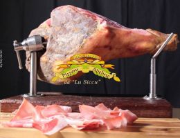 Immagine 2 di PROSCIUTTO CRUDO DI NORCIA I.G.P. NORCINERIA PIZZONI