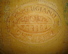 Immagine 2 di PARMIGIANO REGGIANO D.O.P. 32 MESI