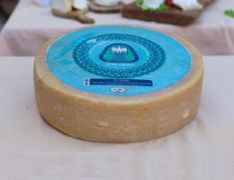 Immagine 1 di MONTE VERONESE D.O.P D'ALLEVO MEZZANO