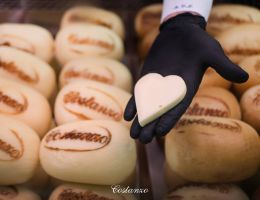 Immagine 1 di CACIOCOSTANZO DI MUCCA BIANCO