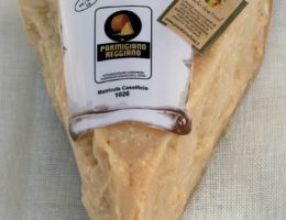 Immagine 2 di PARMIGIANO REGGIANO D.O.P. 24 MESI DA BIANCA MODENESE CASEIFICIO ROSOLA