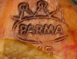 Immagine 3 di PROSCIUTTO CRUDO  DI PARMA DA SUINO NERO POGGIO NERO LINEA Q+  SALUMIFICIO PEDRAZZOLI