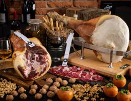 Immagine 1 di PROSCIUTTO CRUDO  DI PARMA DA SUINO NERO POGGIO NERO LINEA Q+  SALUMIFICIO PEDRAZZOLI