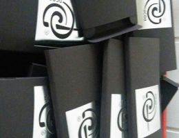 Immagine 2 di TAVOLETTA CIOCCOLATO FONDENTE70% CON UVA PASSA PASSION COCOA