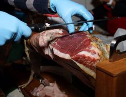 Immagine 2 di PROSCIUTTO CRUDO DI CINTA SENESE