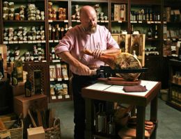 Immagine 5 di PROSCIUTTO CRUDO DI CINTA SENESE