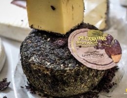Immagine 1 di PECORINO UBRIACO GARFAGNINO CASEARIA MAROVELLI