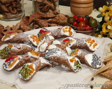 Immagine 1 di CANNOLI SICILIANI