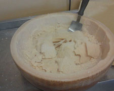 Immagine 2 di PARMIGIANO REGGIANO D.O.P. 18 MESI STAGIONATURA CASEIFICIO MEZZADRI