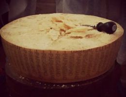 Immagine 1 di PARMIGIANO REGGIANO D.O.P. 18 MESI STAGIONATURA CASEIFICIO MEZZADRI