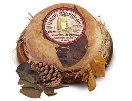 Immagine 1 di PECORINO DI PIENZA STAGIONATO IN FOGLIE DI NOCE