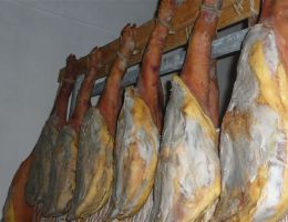 Immagine 1 di PROSCIUTTO CRUDO DA SUINO NERO DI PARMA 24 MESI