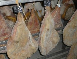 Immagine 2 di PROSCIUTTO CRUDO DA SUINO NERO DI PARMA 24 MESI