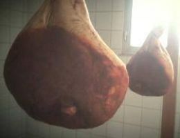 Immagine 2 di PROSCIUTTO CRUDO SAN GREGORIO MAGNO SALUMIFICIO LIZZADRI