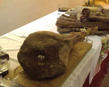 Immagine 1 di PROSCIUTTO CRUDO DI MEDIO CAMPIDANO