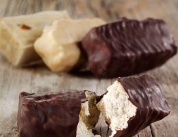 Immagine 3 di MANDORLATO CLASSICO POSATO A MANO