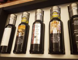 Immagine 3 di OLIO EXTRAVERGINE DI OLIVA D.O.P. CHIANTI CLASSICO