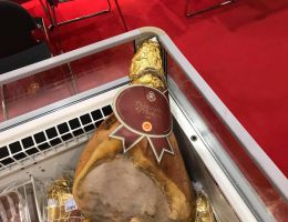 Immagine 1 di PROSCIUTTO CRUDO DI MODENA D.O.P. SALUMIFICIO VITALI