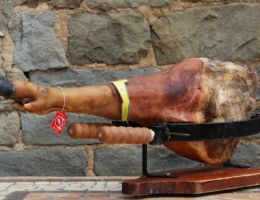 Immagine 2 di PROSCIUTTO CRUDO DI CINTA SENESE 24 MESI AGRI PRATICINO
