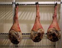 Immagine 4 di PROSCIUTTO CRUDO DI CINTA SENESE 24 MESI AGRI PRATICINO