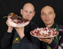 Immagine 3 di PROSCIUTTO CRUDO DA RAZZA  lANUTI MANGALITZA