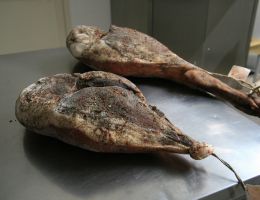Immagine 4 di PROSCIUTTO CRUDO DA RAZZA  lANUTI MANGALITZA
