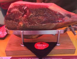 Immagine 3 di PROSCIUTTO CRUDO DA SUINO NERO DI PARMA  ROSA DELL'ANGELO