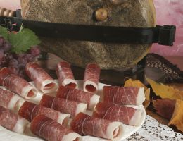 Immagine 2 di PROSCIUTTO CRUDO DI VILLAGRANDE