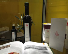 Immagine 1 di OLIO EXTRAVERGINE DI OLIVA SARDEGNA D.O.P. CULTIVAR BOSANA CATEGORIA SUPERIORE