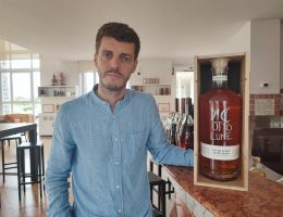 Immagine 2 di LE DICIOTTO LUNE GRAPPA STRAVECCHIA DISTILLERIA MARZADRO