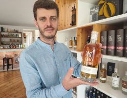 Immagine 1 di LE DICIOTTO LUNE GRAPPA STRAVECCHIA DISTILLERIA MARZADRO