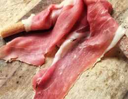 Immagine 1 di PROSCIUTTO CRUDO DI PONT MACELLERIA BOETTO 1931